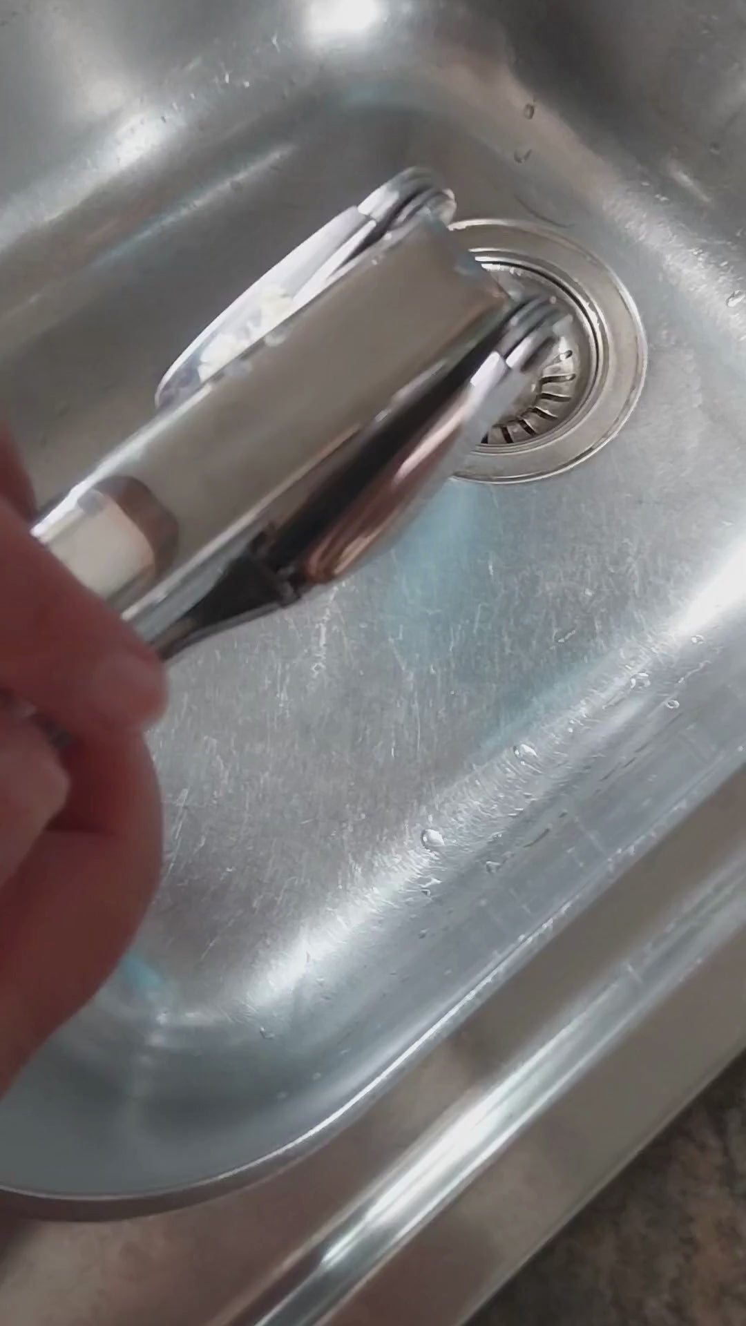 Carica il video: 